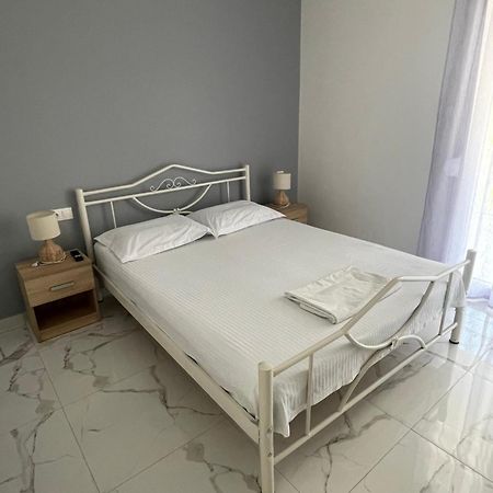 Antonis Apartment Paralia Dionysiou Camera foto